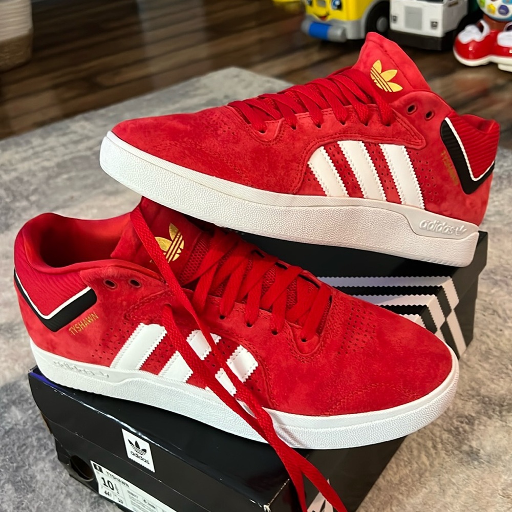 Adidas Tyshawn Jones Pro Model skateboard shoes Dead Stock new size 10.5 Supreme
